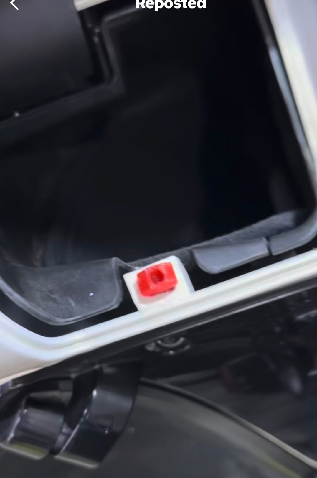 Roadglide/ Streetglide Media Latch